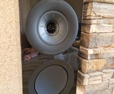Kef R3 meta