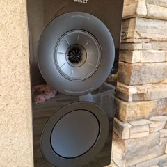 Kef R3 meta