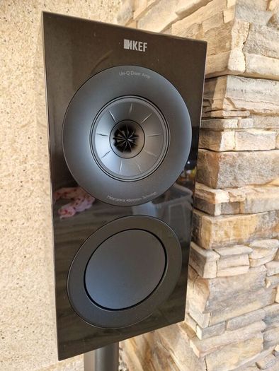 Kef R3 meta