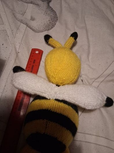 hand knitted bee