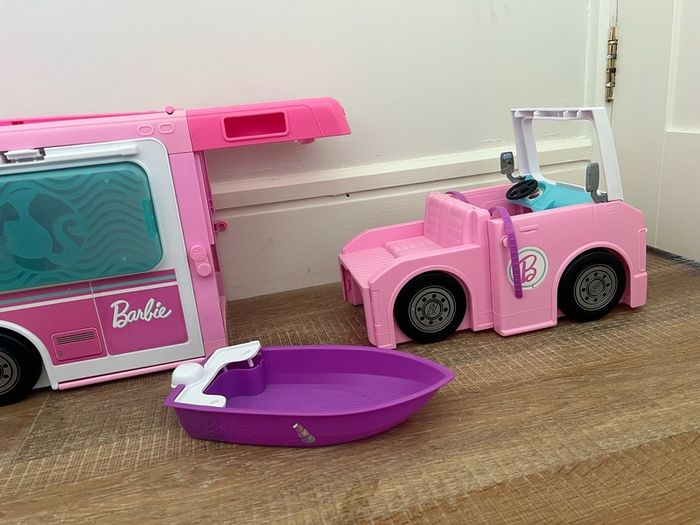 Barbies Dream Camper Van and Barbies Cafe