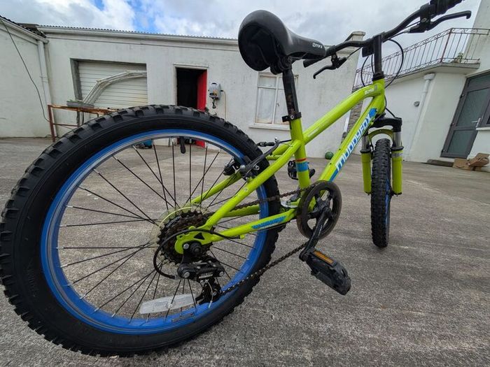 Kids muddyfox mountain bike. Suit 6-8 yr old.