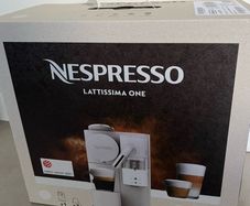 Espresso Latissimo One coffee machine in white