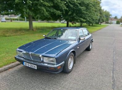 Jaguar XJ40