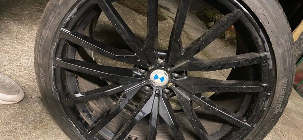 X5 alloys  with perfect tyres 1 needs welding