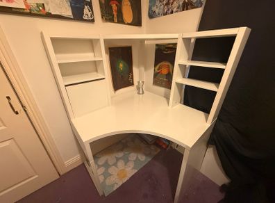 Corner desk with Shelves