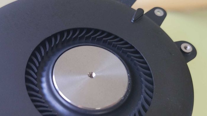 Macbook Pro A1989 A1706 Fan Apn: 610-00147-a Model No: Cc020k01c
