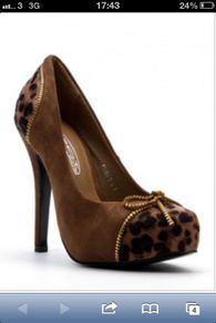 New in Box..Brown/Camel Court High Heel Shoe with Leapord Print (Size 5)