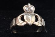 Vintage sterling silver claddagh ring