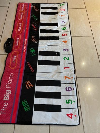 Piano mat Giant size from FAO Schwartz