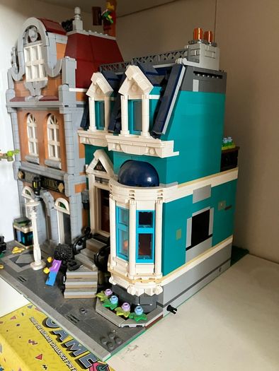 Lego Bookstore Modular set