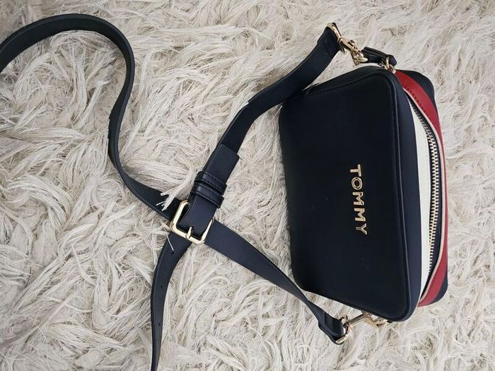 Tommy Hilfiger bag