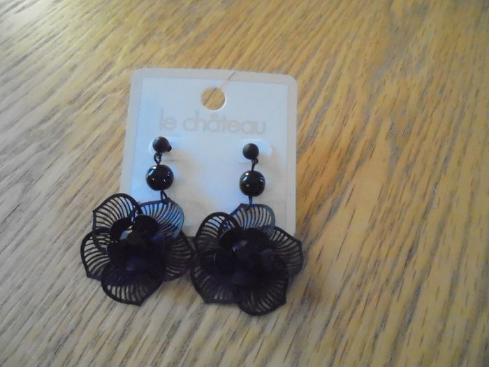 Earrings x 6 for Sale