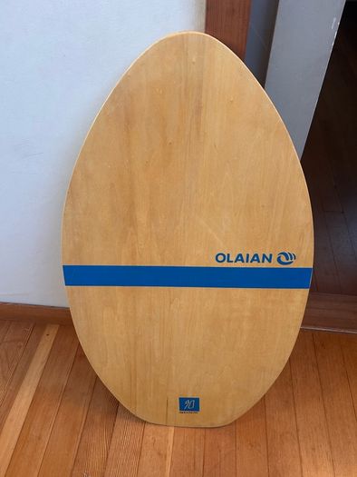 Kids skimboard