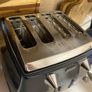 De Longhi Toaster and Kettle Image 4