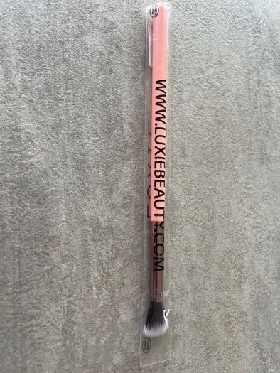 Pink Luxie 205 tapered blending brush bnwt