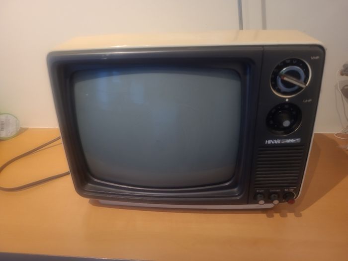 Retro -  12" B&W UHF Hinari portable TV from 80s.