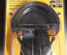 DEWALT DPG17 EU Bluetooth hearing protection ear defenders.