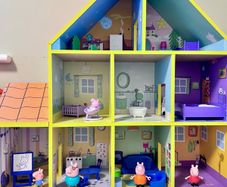 Peppa Pig wooden house with Baby Evie RRP 69.99