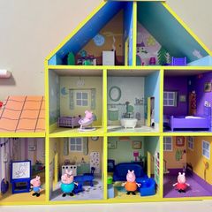 Peppa Pig wooden house with Baby Evie RRP 69.99