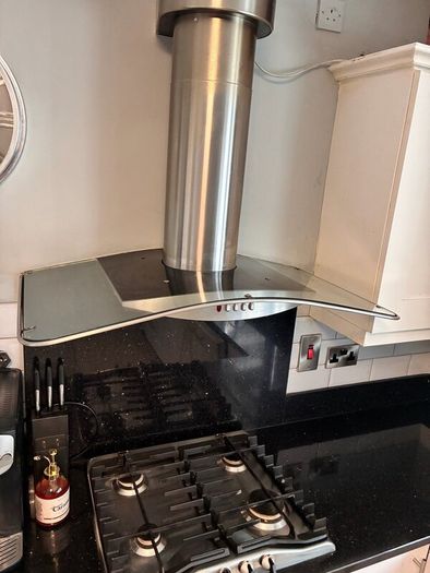 Full Kitchen, Granite Worktops and Appliances
