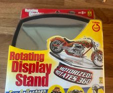 Revolving display base