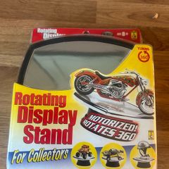 Revolving display base