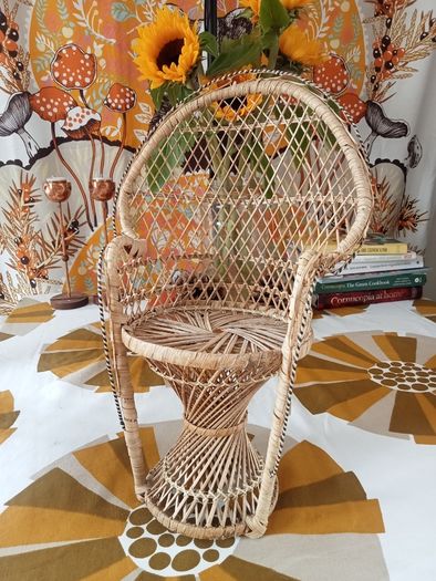 Wicker plant stand / peacock chair for dolls