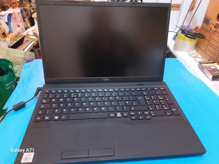 Fujitsu Lifebook Stylistic Series, Model A1530,  Intel Core i5-1035G1 CPU, 1.19GHz, 8GB Ram, 300GB SSD, Windows 10, Microsoft Edge, Chrome and VLC