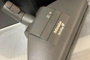 Miele    Brush