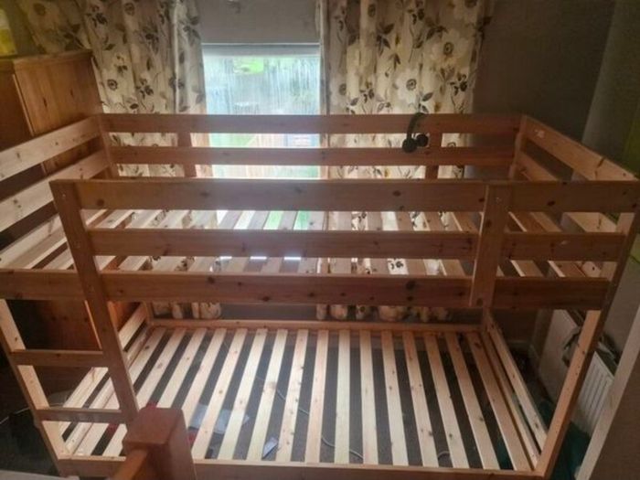 Bunk beb with mattresses