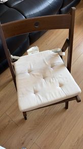 table and chairs
