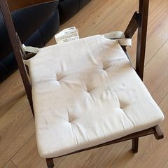table and chairs
