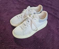 Alexandra Mcqueen runners uk4