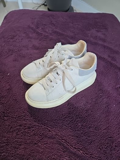 Alexandra Mcqueen runners uk4