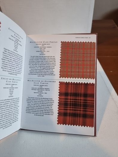 Blair Urquhart  Tartans: The New Compact Study Guide and Identifier (Identifying Guide Series)