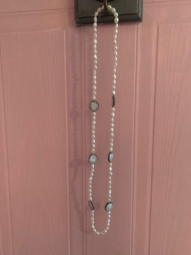 Long pearl necklace