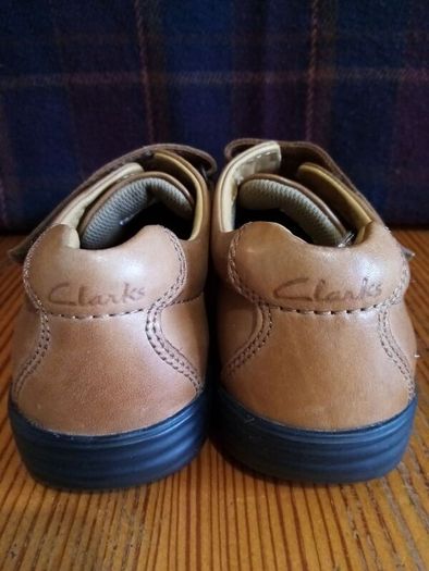 Clarks beige leather velcro shoes boys 2 1/2 F