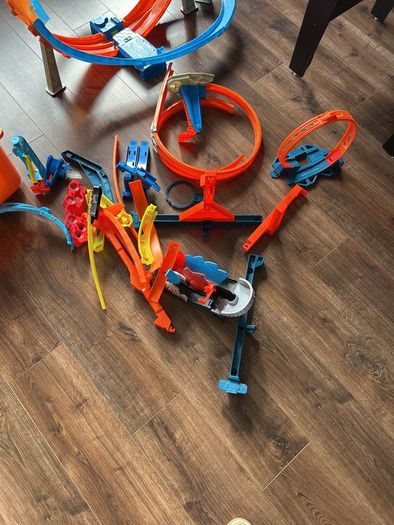 Hot Wheels Massive Look and tracks