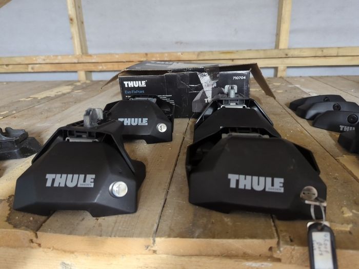 Thule foot pack 710704 and 710700