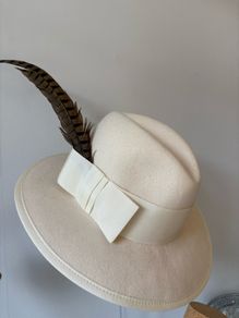 Ladies Felt Fedora cream