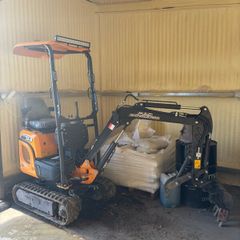 1 ton Digger and driver for hire