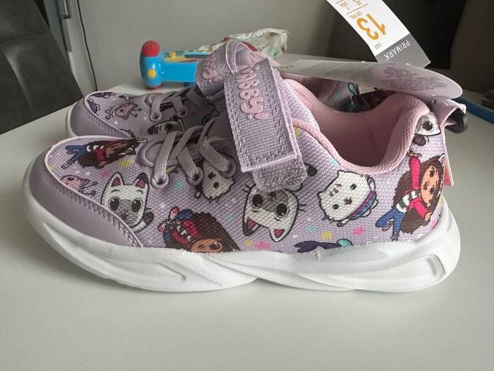 Girl's sneakers size 13