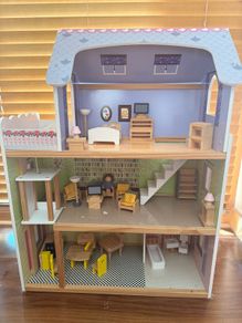Wooden Dolls playhouse with accessories