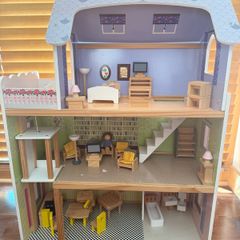 Wooden Dolls playhouse with accessories