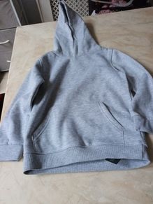 Dunnes  Stores  Grey Hoodie.    Age : 5-6 years.  B.N.W.T