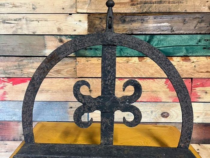 Rare 18th century hardening stand