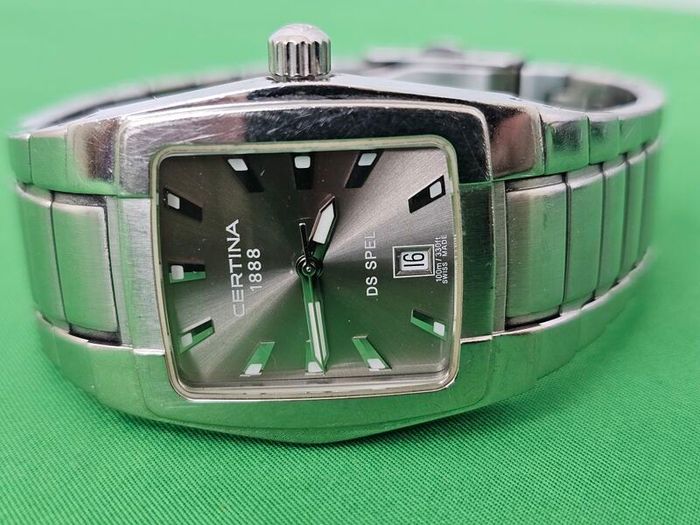 Vintage Swiss Made Certina DS Spel  Quartz Swiss Watch