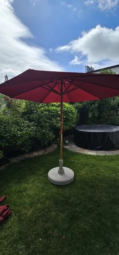 Garden umbrella with base