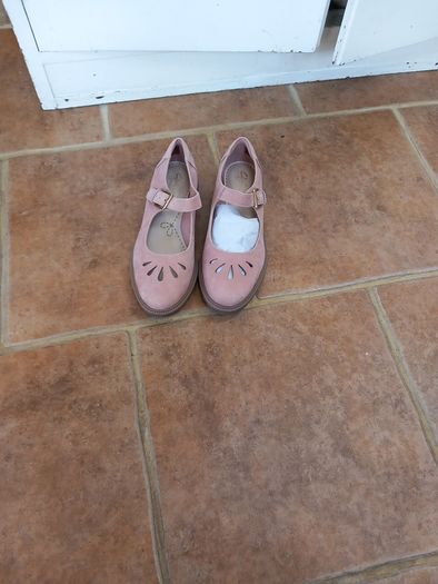 Clarks Pink Shoes New Size 5